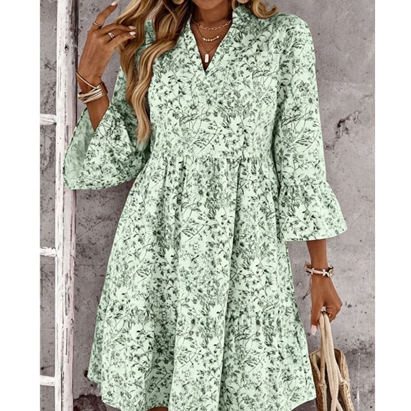 Elegantes V-Ausschnitt Midikleid mit Premium-Drape – Blumiges Stufenkleid